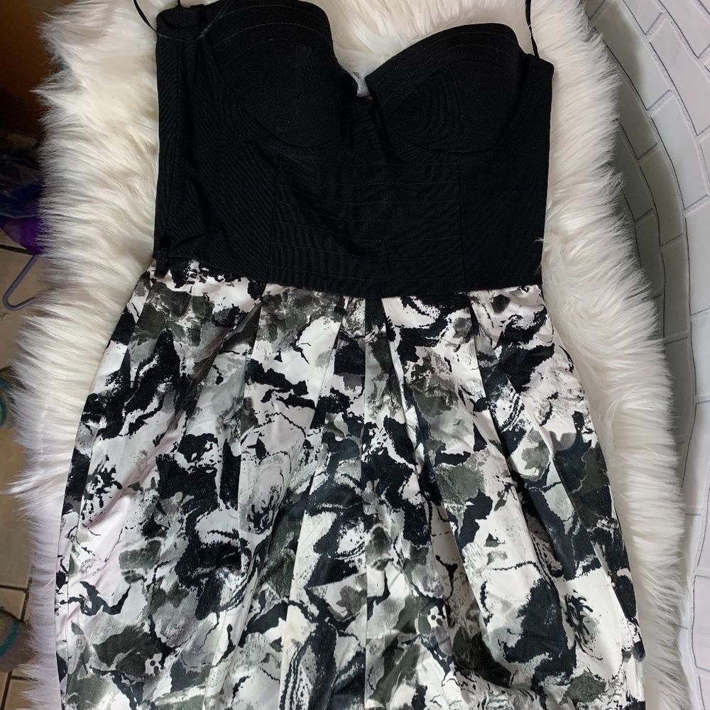 Chynna Dolls‎ Strapless Black/White Party Dress